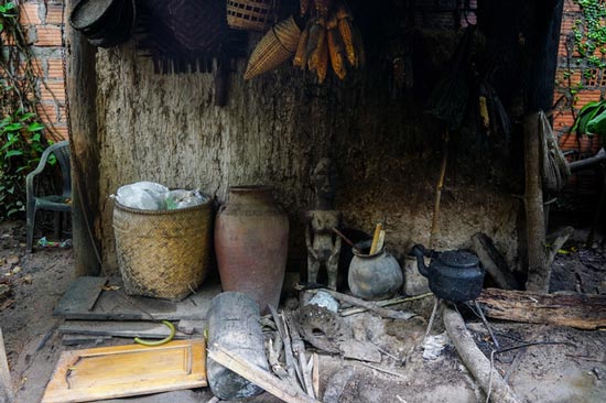 Quán cà phê theo phong cách nhà mồ ở Kon Tum