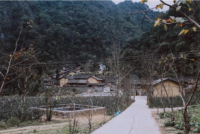 Ngẩn ngơ trước ngôi làng giữa lòng Hà Giang, tưởng chừng chỉ có trong thế giới cổ tích