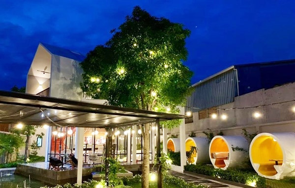 QUÁN CÀ PHÊ CHO KHÁCH NGỒI TRONG ỐNG CỐNG Ở SÀI GÒN