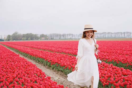 Ca sĩ Linh Phi say lòng với chuyến đi 'lạc về miền cổ tích' Pháp - Bỉ - Hà Lan