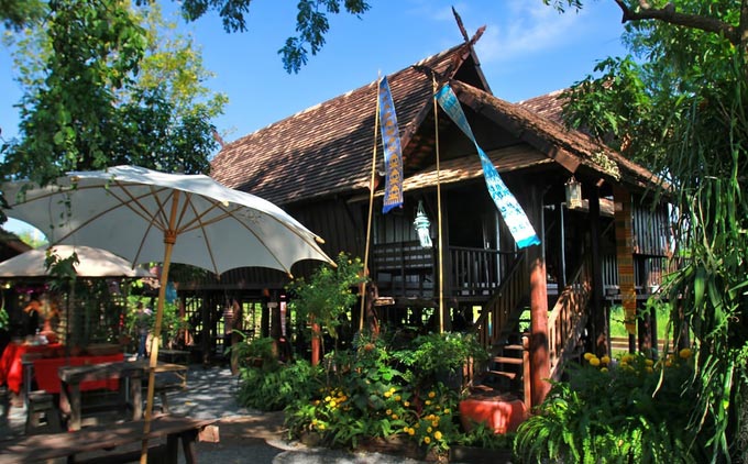 Đền cá khổng lồ gần Bangkok - nơi chụp ảnh hoàng hôn ấn tượng