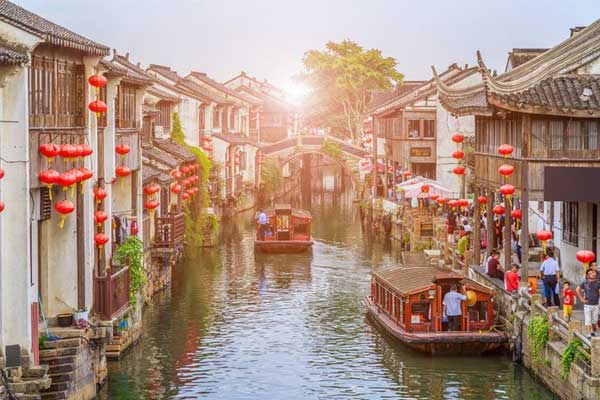 Du lịch thế giới check-in 8 con phố đẹp và lãng mạn