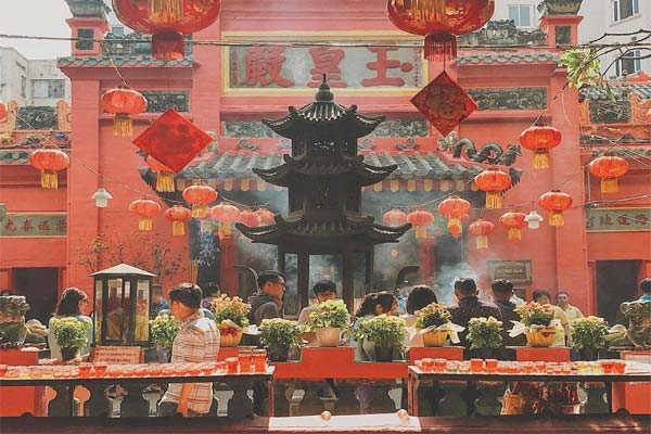 List 5 CHÙA CẦU DUYÊN ở Sài Gòn cực linh thiêng cho hội FA!!