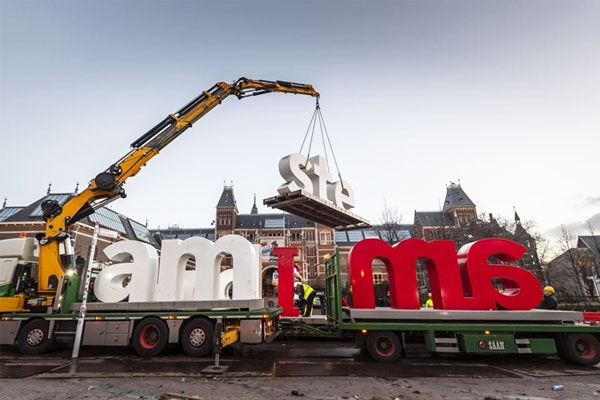 Biểu tượng nổi tiếng 'I amsterdam' ở Hà Lan bị tháo bỏ
