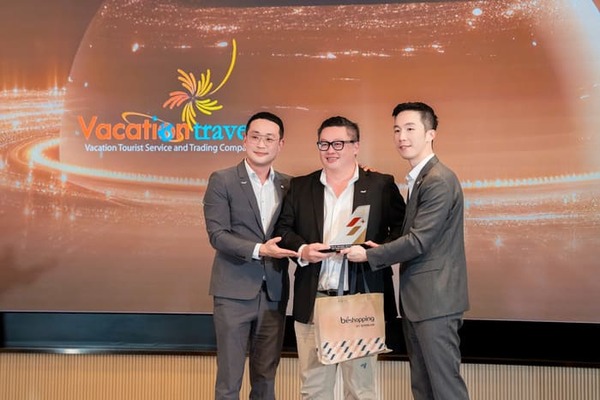 Vacation Travel nhận giải Top Tour Operator 2025 từ Starlux Airlines