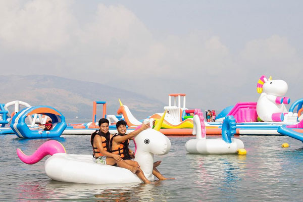 Xõa nóng tại Nhà Phao Kỳ Lân Khổng Lồ hot nhất mùa hè 2018