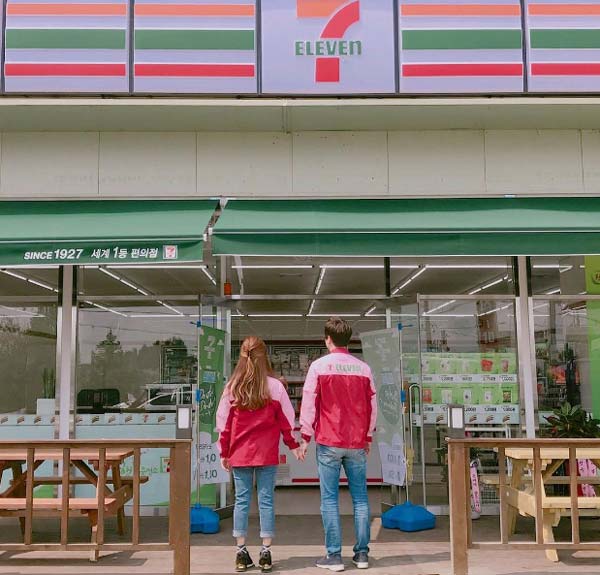 Giới trẻ Sài Thành tiếp tục HÓNG cửa hàng 7- ELEVEN thứ 2 chuẩn bị mở ngay mặt tiền đường Quận 1