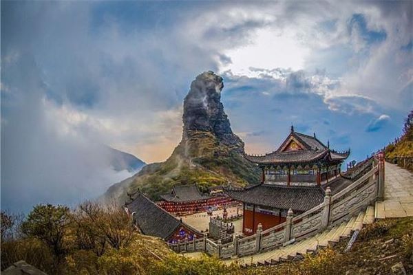 Ngôi chùa nhỏ trên đỉnh núi Phạm thiên Tịnh Độ Sơn linh thiêng của Trung Quốc