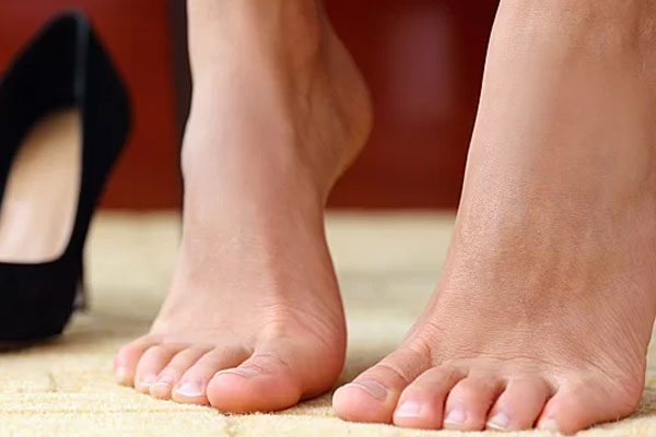 Vì sao không nên đi chân trần qua máy quét an ninh sân bay