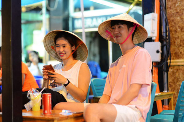Không Nhật Bản thì Hàn Quốc, cảm giác như cả thế giới đều đi ngắm hoa anh đào hết rồi!