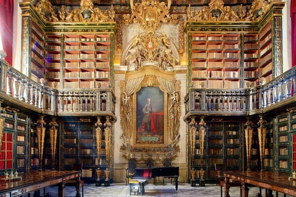 Thư viện Biblioteca Joanina – Tuyệt tác Baroque và “người gác sách” kỳ lạ bằng loài dơi