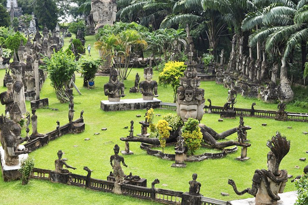 TOUR LAO