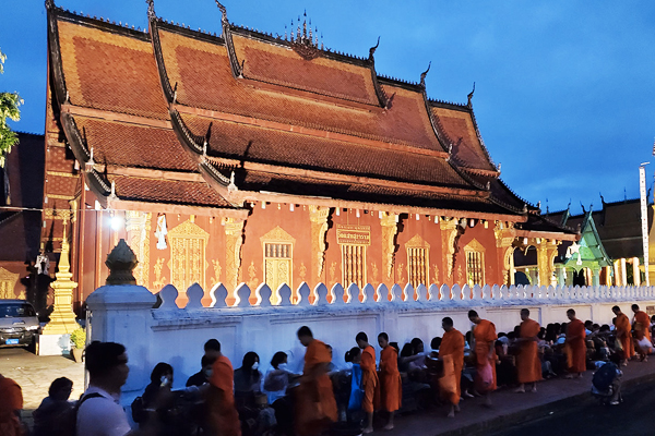TOUR LAO