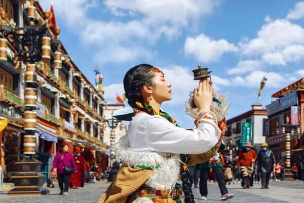 TOUR TAY TẠNG