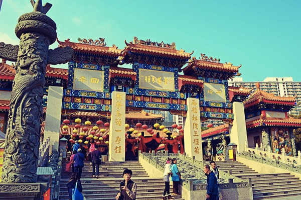 Thẩm  Quyến